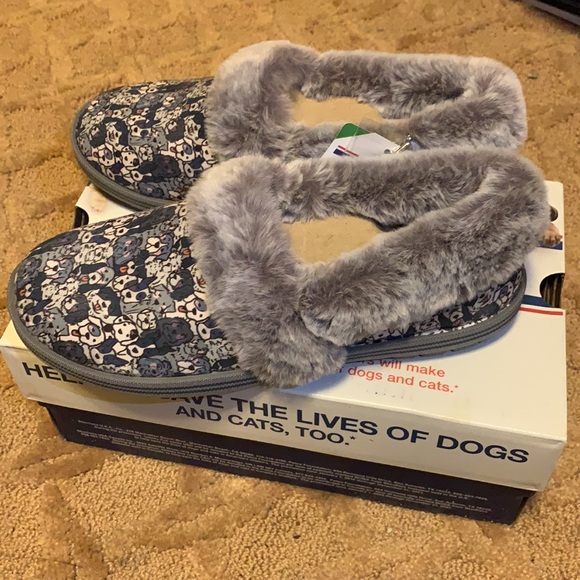 NWT Bob’s Skechers Memory Foam Woof Lounge *BENEFITS ANIMALS* - Picture 5 of 12